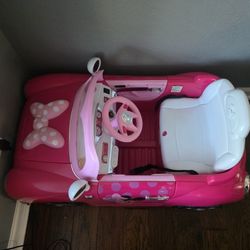 Battery-Operated Minnie Mouse Car