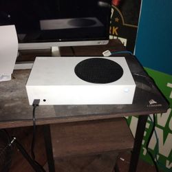 Xbox Series S and Controller 