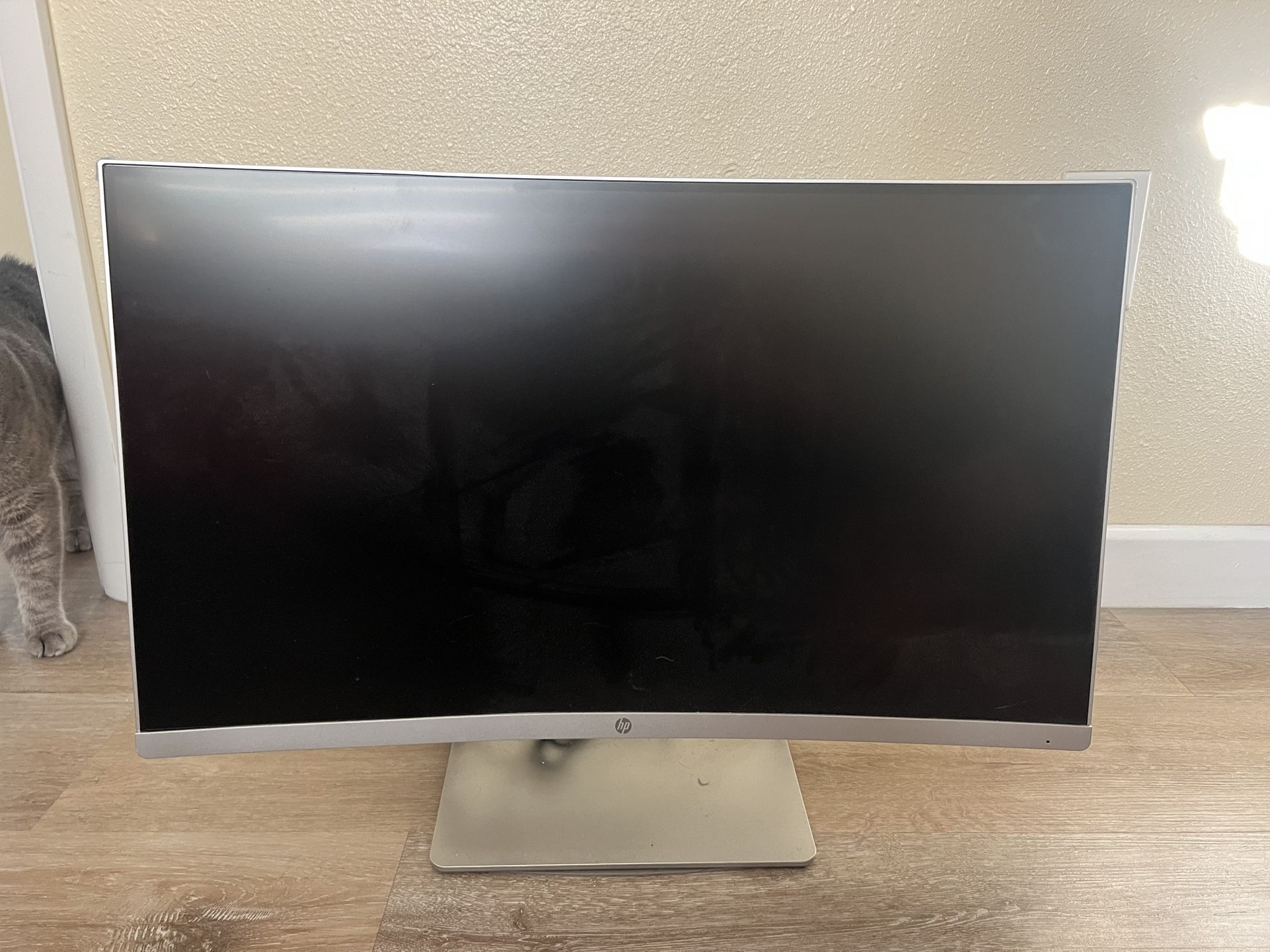 27” HP Curved Monitor