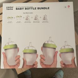 Comotomo Baby Bottle Bundle. 