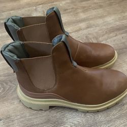 Olukai Hehi Waterproof Chelsea Leather Lug Boot(women).  Size 6.5