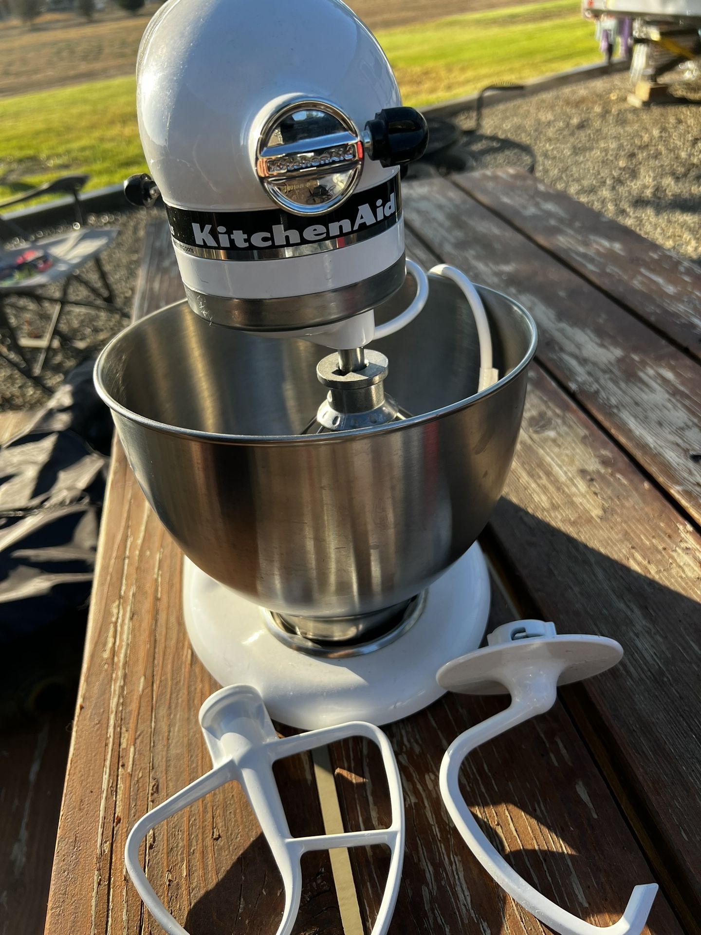 KitchenAid Classic Series 4.5 Quart Tilt-Head Stand Mixer for Sale in  Merced, CA - OfferUp