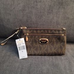 Michael Kors Jet Set Lg  Wristlet - Brand New