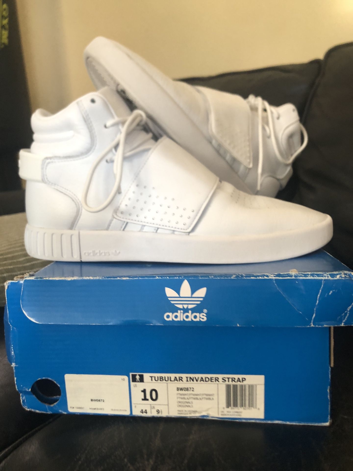 Men’s Size 10 Adidas tubular Invader Strap (White)