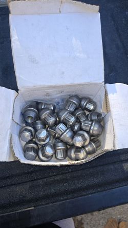 OEM Ford Lug Nuts For F150 Expedition Navigator
