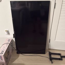 Samsung TV W/ Roku
