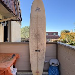 9’ long surf board
