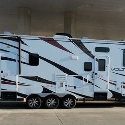 2013 Dutchmen voltage V3600  toy hauler