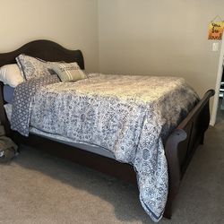 HEAVY CHERRY OAK QUEEN SIZE BEDFRAME