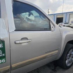 2008 CHEVY SILVERADO Front Passenger DOORD $200