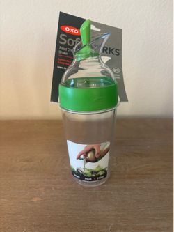 OXO softworks Salad Dressing Shaker  (new)
