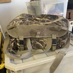 landing gear Duffle Bag Hunting Travel Camping In Great Condition 