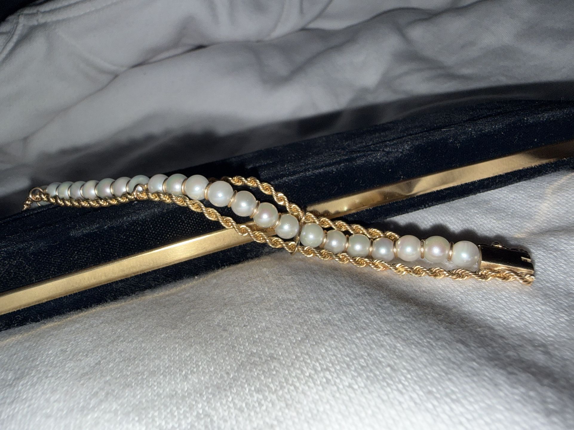 Vintage 14K Yellow Gold Ladies Bracelet with Off White Pearls (21.7 grams, 6.7")