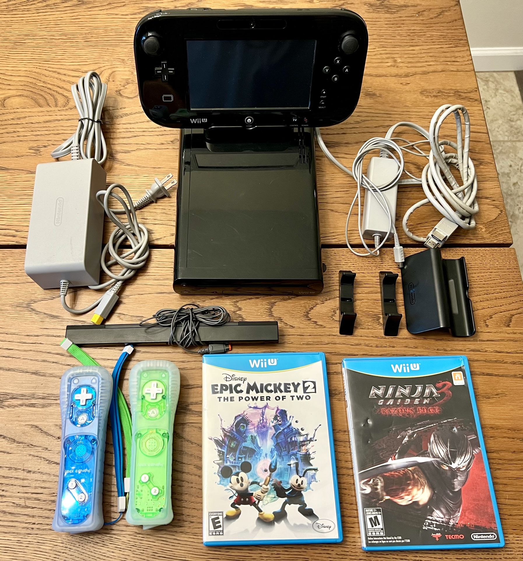 Nintendo Wii U 32GB Black Deluxe Console Gamepad Bundle - Tested