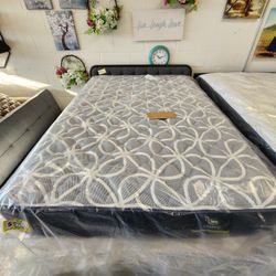 Full Size Serta Mattress new New $399
