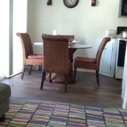 COMEDOR CON 4sillas 