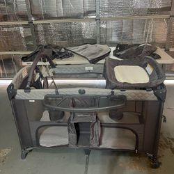 !!4 In 1 Bassinet!! Like New!!!