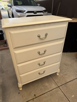 4-drawer lingerie chest