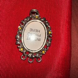 Brosh Pendant  Photo Locked Silver Tone 