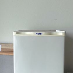 Mini fridge ! Excellent Conditions 