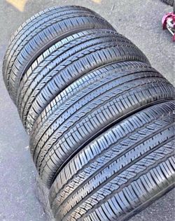 225/55r19 Toyo tires con 80% de Vida las 4