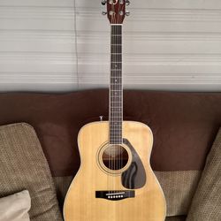 Guitar. Yamaha FG421