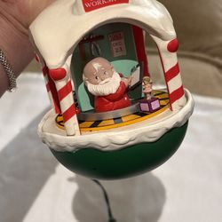 Christmas ornament Hallmark 1993 Santa’s Workshop light & motion plug into lightbulb socket 
