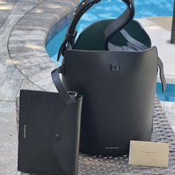 2019 Small Burberry Bucket Black