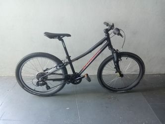 BICYCLE SPECIALIZED 7 SPEED SIZE 24 BRAND NEW