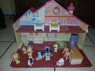 BLUEY PLAYHOUSE WITH FIGURINES  $10