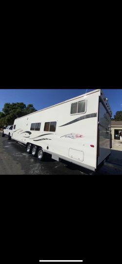 2002 34 Ft Blaze’n Toy hauler