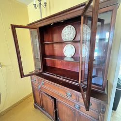 Breakfront / China Cabinet 
