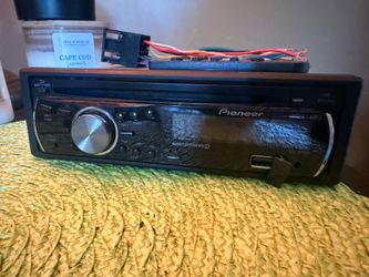 Pioneer DEH-2200UB CD/USB Car Stereo –