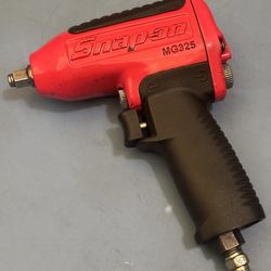 Snap-on Tools  3/8" Drive Air Impact Wrench (Red)