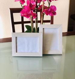 Set of Two 5x7 Wood Wall or Table Top Pictures Frame.