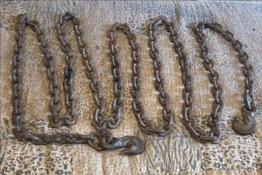 Used Heavy Duty Tow Chain. 20ft. Good Condition.