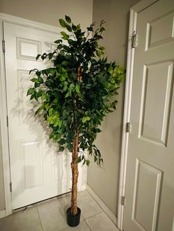Artificial tree 6 ft
