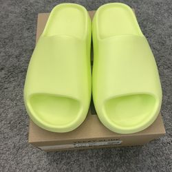 Adidas Yeezy Slide Glow Green Men’s Size 9 GX6138 New With Small Defects