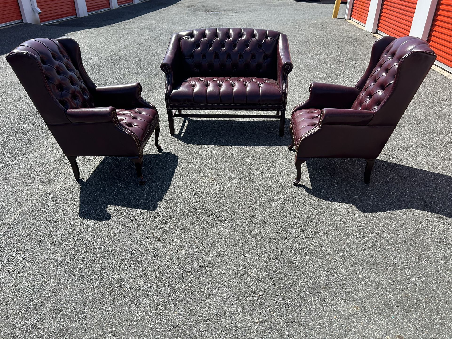 Beautiful Oxford Red Faux Leather Living Room/ Office Set Excellent Condition ***