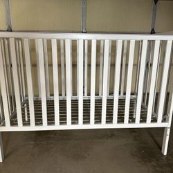 Baby: Crib & DiaperGenie w/ Refills