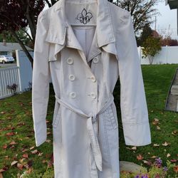 GUESS white rain coat M