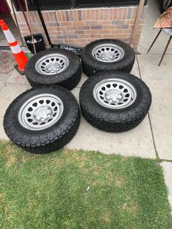 Stock 17 Chevy Silverado $450 tires 265 70 17