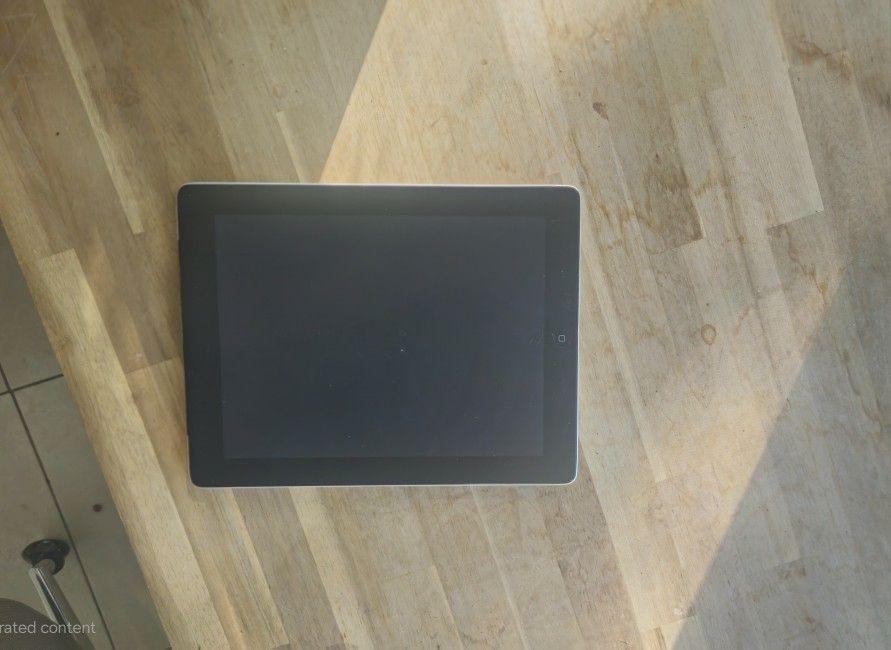 Apple iPad (Older Generation) – Great for Basic Use or Kids