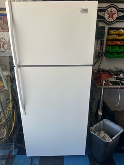 Whirlpool estate refrigerator