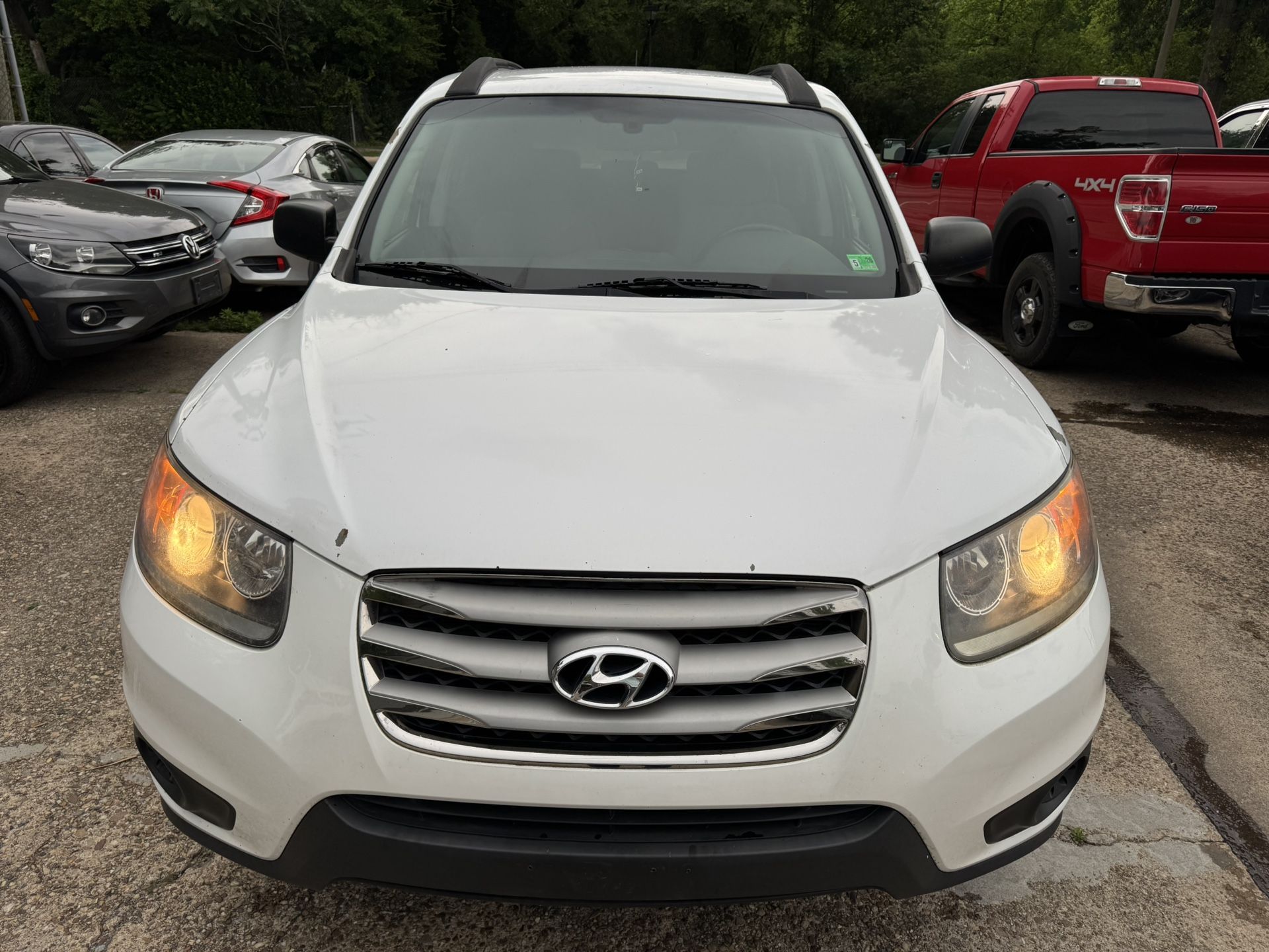 2012 HYUNDAI SANTA FE GLS FINANCING AVAILABLE THROUGH LENDERS! Clean Carfax! Clean title! Just inspected 05/26 , serviced and detailed! 2.4L engine