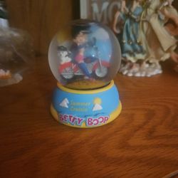Betty Boop Snoglobe