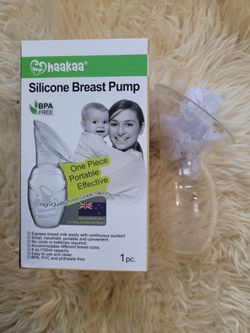 haakaa Manual Breast Pump and nursing pillow