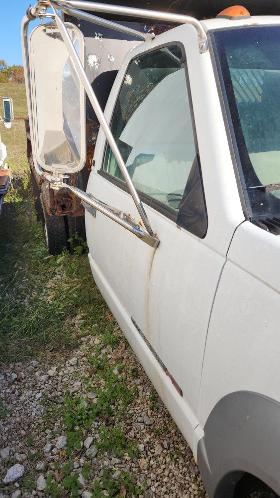 Gm OSB PASSENGER DOOR(MIRROR NOT INCLUDED)