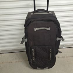 LARGE OAKLEY Rolling LUGGAGE Bag