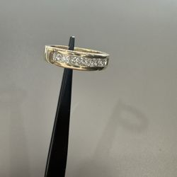 14KYG Princess Cut Diamond Band 